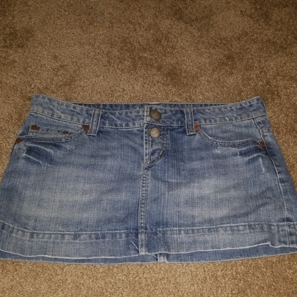 Light Jean skirt, three buttons